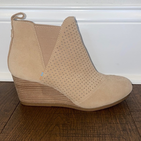 Toms Shoes - Toms Tan Suede Booties